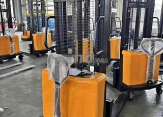 رافعة نصف كهربائية