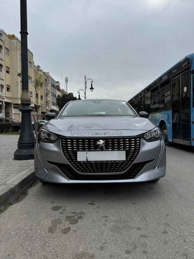 Peugeot 208 Diesel Automatique 2022 à Tanger