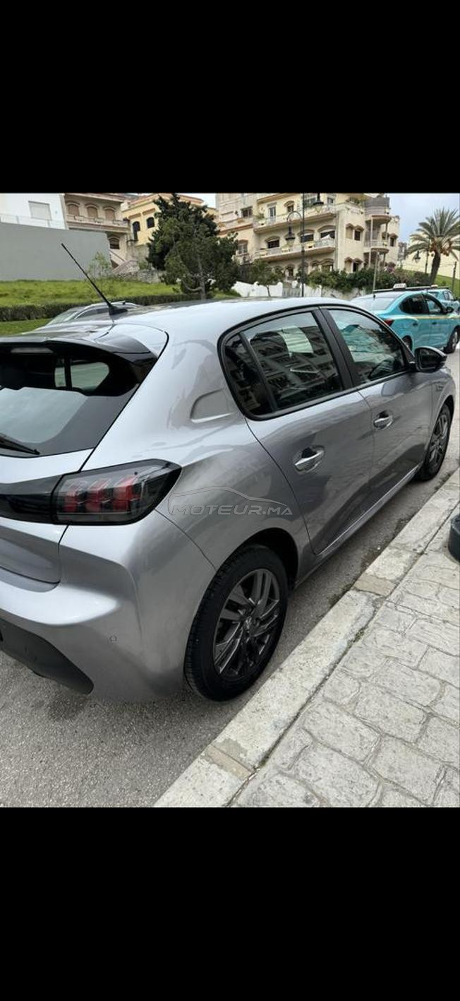 Peugeot 208 Diesel Automatique 2022 à Tanger
