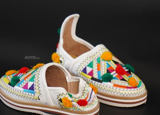 Babouches brodées en cuir premium