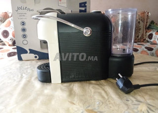 ماكينة قهوة