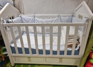 سرير أطفال ، فراش وبياضات