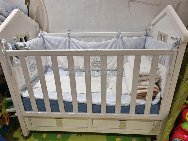 سرير أطفال ، فراش وبياضات