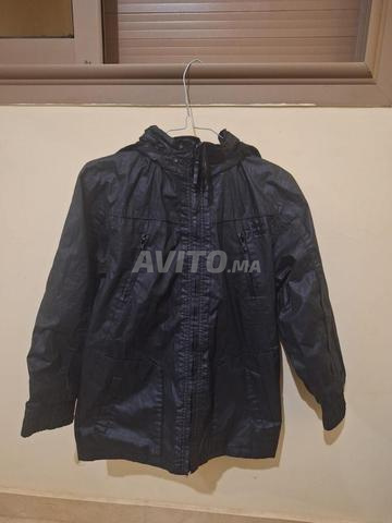 جاكيت أسود للأطفال بعمر 12/14 سنة، كالجديد