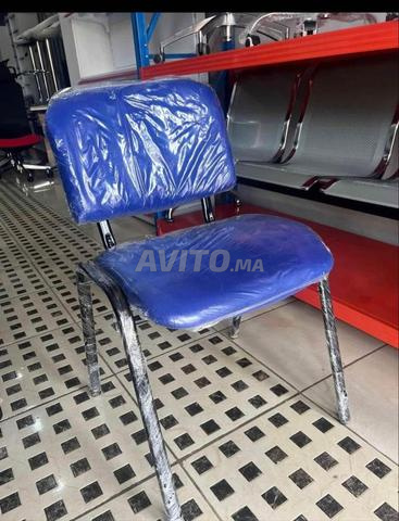 Chaises scolaires disponibles selon des normes importantes