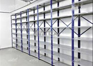 Rayonnage métallique – solide et modulable