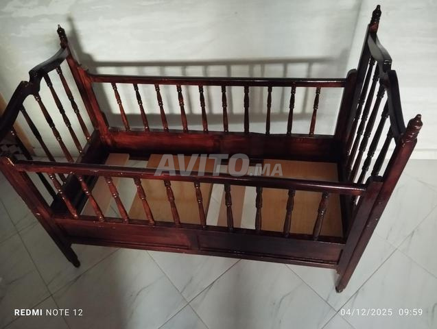 سرير للأطفال