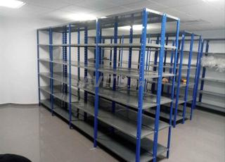 Rayonnage métallique - solide et modulable