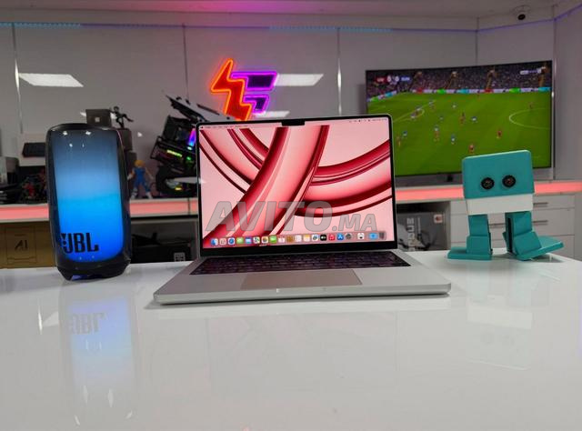 Macbook pro 14 M1 Max 32Cores 64Go Ram 1To