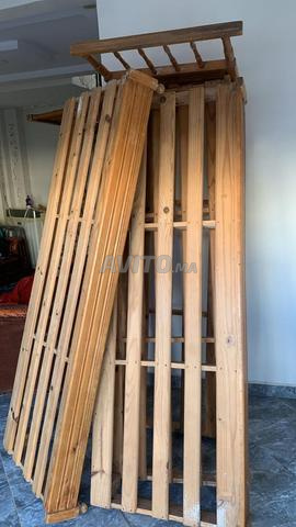 5 banquettes bois rouge avec 5 éponges