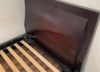 Lit en bois massif, bureau et table de chevet