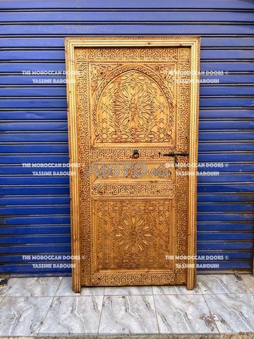 باب خشبي مزدوج منقوش على القياس نجارة مغربية أصيلة