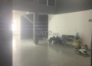 Magasin avec mezzanine