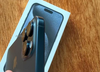 iPhone 15 Pro Max, 256 Go, Bleu, État excellent