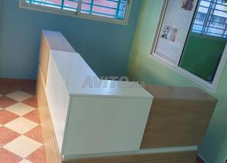 منضدة خشبية