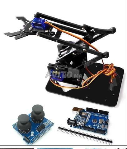 ذراع روبوتية مع محركات سيرفو