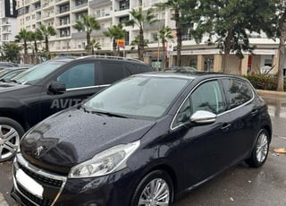 Peugeot 208 Diesel Manuelle 2018 à Rabat