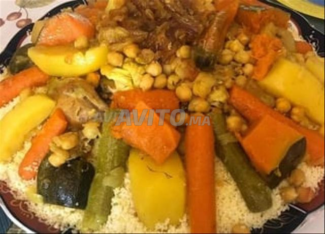 امرأة تنظيف وطباخة ومربية ومساعدة مريضة