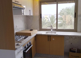 الطابق الثاني سلالم خاصة واجهتين 92م