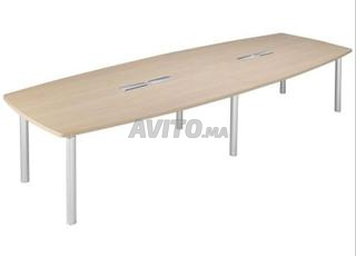 طاولة كبيرة الحجم في طنجة