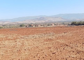 Terrain de 3300 mètres