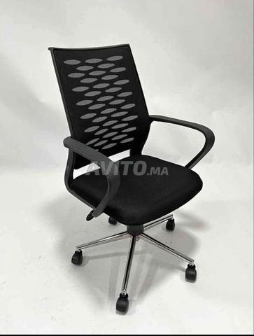 كرسي مكتب مستورد مريح بشبكة تهوية متوفر بعدة ألوان