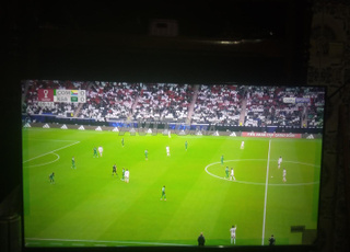 Salut, téléviseur neuf, bienvenue à ceux qui le veulent