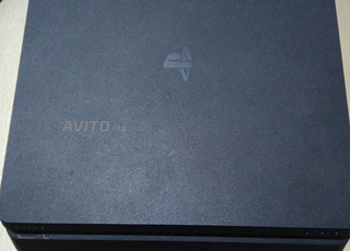 PS4 avec deux manettes