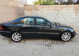 Mercedes C200 Adent Card, modèle 2007, dédouanée en 2010