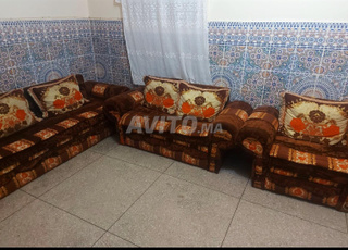 أثاث منزلي باقٍ نظيف