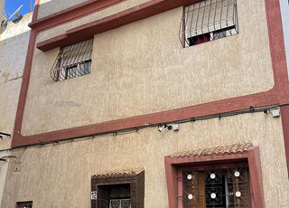 Maison libre à vendre près du Mall Ben Omar (Place des Martyrs)