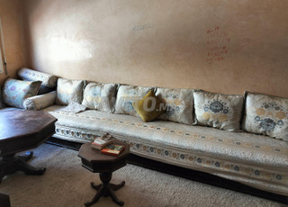 صالون ريشبوند كامل مع وسائد وطاولة