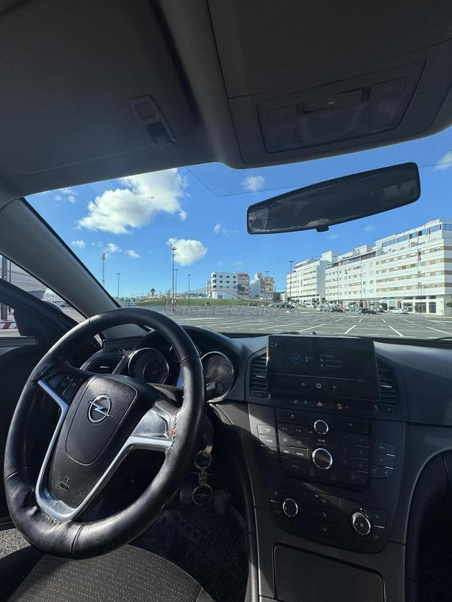 Opel Insignia Diesel Manuelle 2010 à Tanger