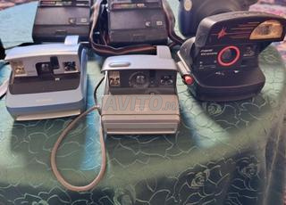 Anciens appareils photos Polaroid 💯 dh la pièce
