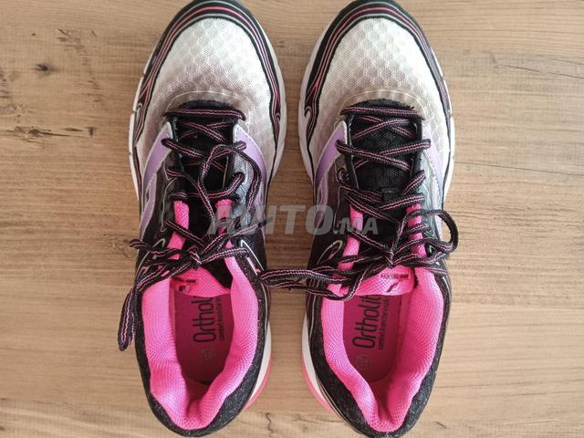 حذاء رياضي نسائي