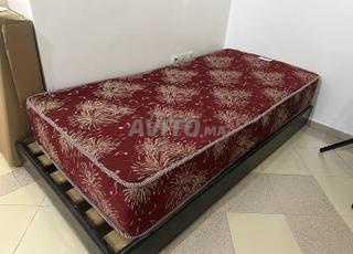 مرتبة وقاعدة سرير