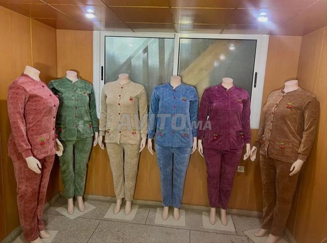 بيجامة للنساء كنيش