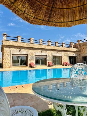 فيلا فاخرة مع مسبح خاص بدون رؤية مباشرة