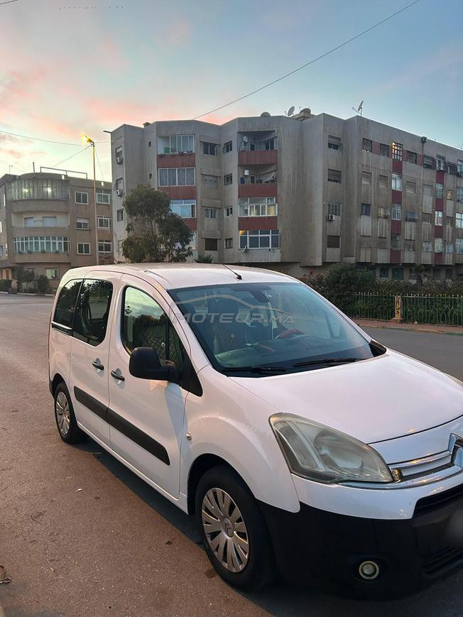 سيارة للبيع بحالة جيدة