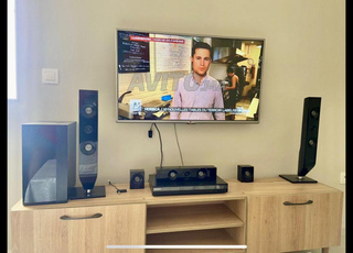 TV LG smart 43 et home cinéma Samsung 5.1