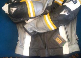 بدلة رياضية للدراجات النارية