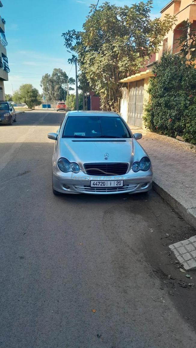Mercedes-Benz 220 Diesel Manuelle 2006 à Deroua