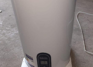 Voir chauffe-eau électrique digital écran numérique 30 litres