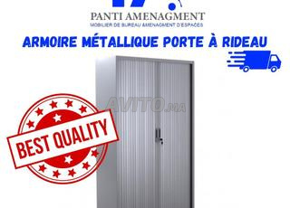 خزانة معدنية عالية ذات بابين متأرجحين