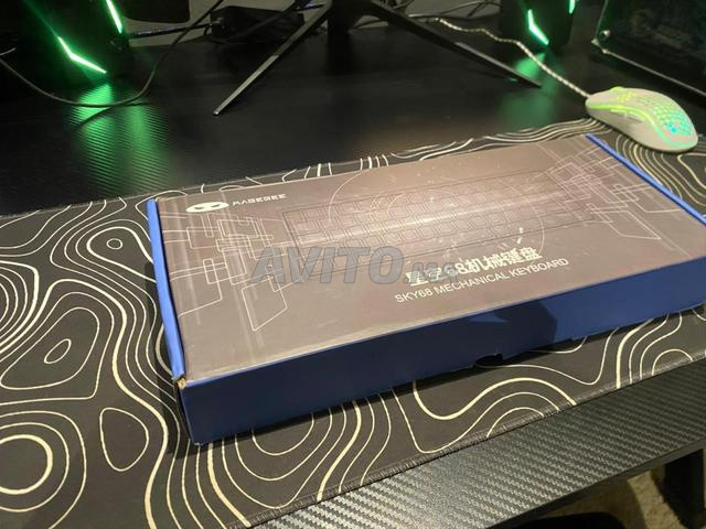 لوحة مفاتيح ميكانيكية 60، جديدة، مع كامل ملحقاتها.