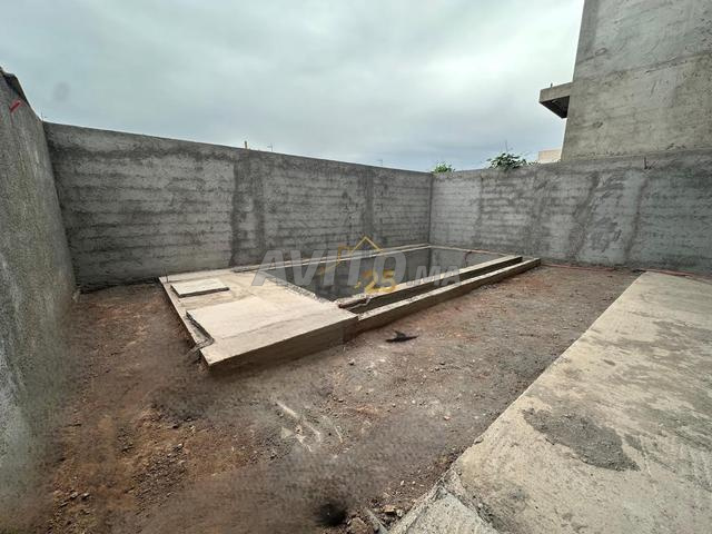 فيلا شبه مكتملة في أركان غولف