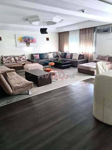 بيع شقة 5 غرف بمساحة 198 متر مربع في الدار البيضاء