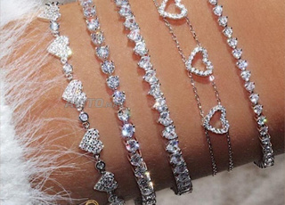 Les bijoux les vêtements