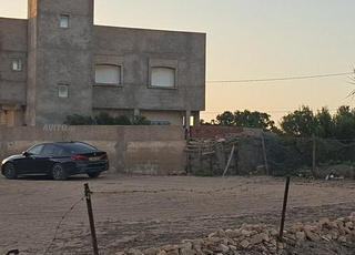 Terrain de 300 mètres à vendre