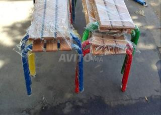 Banc scolaire avec dossier disponible